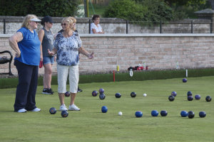 Evening bowling in Dunning